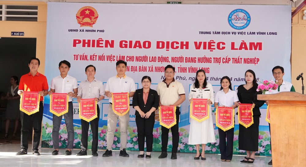 Phiên giao dịch việc làm tại xã Nhơn Phú, kết nối cơ hội cho người lao động