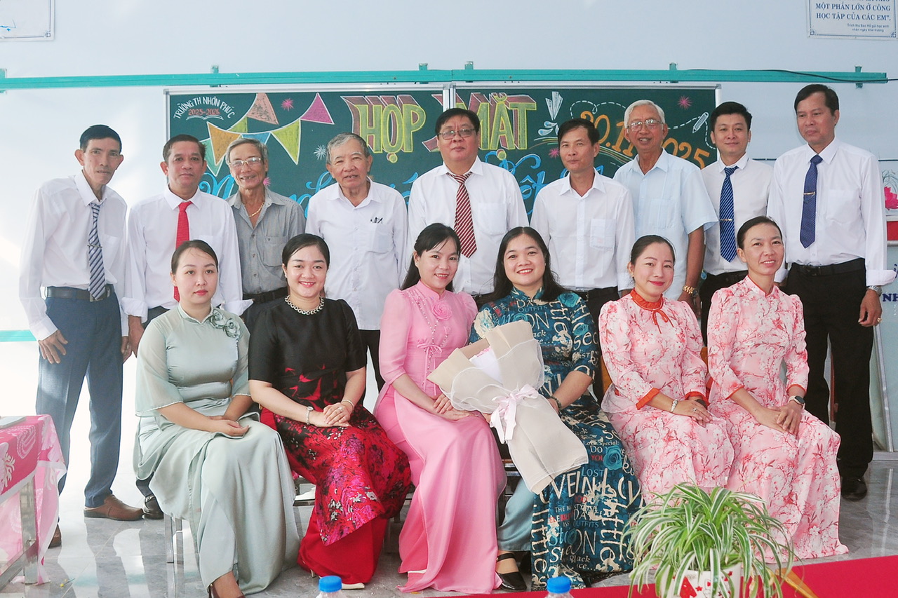 Các Trường trên địa bàn xã Nhơn Phú đồng loạt tổ chức họp mặt, tọa đàm nhân kỷ niệm 43 năm Ngày Nhà giáo Việt Nam (20/11/1982-20/11/2025)