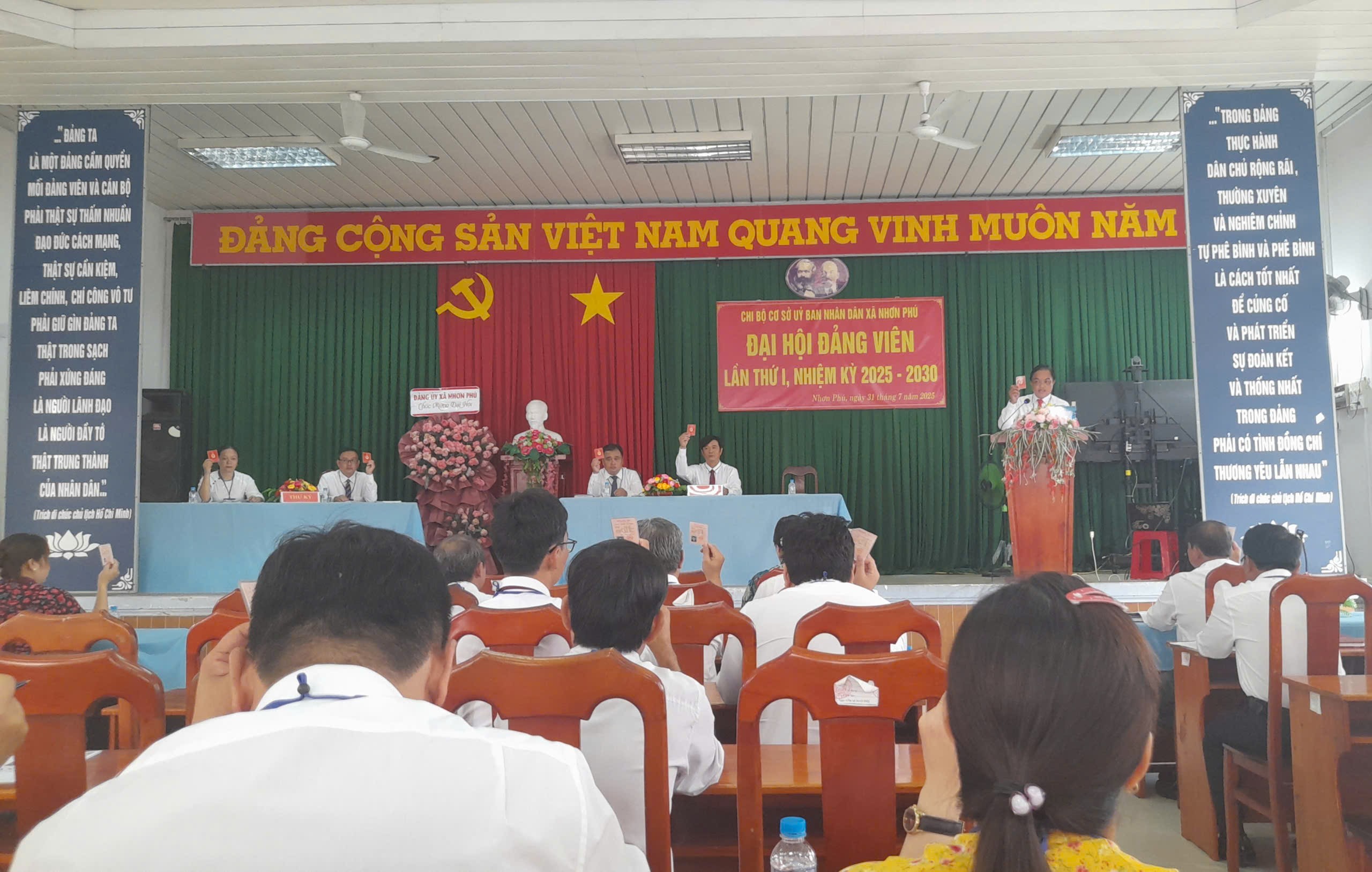 Đại hội chi bộ cơ sở Ủy ban nhân dân xã Nhơn Phú Lần thứ I, nhiệm kỳ 2025-2030
