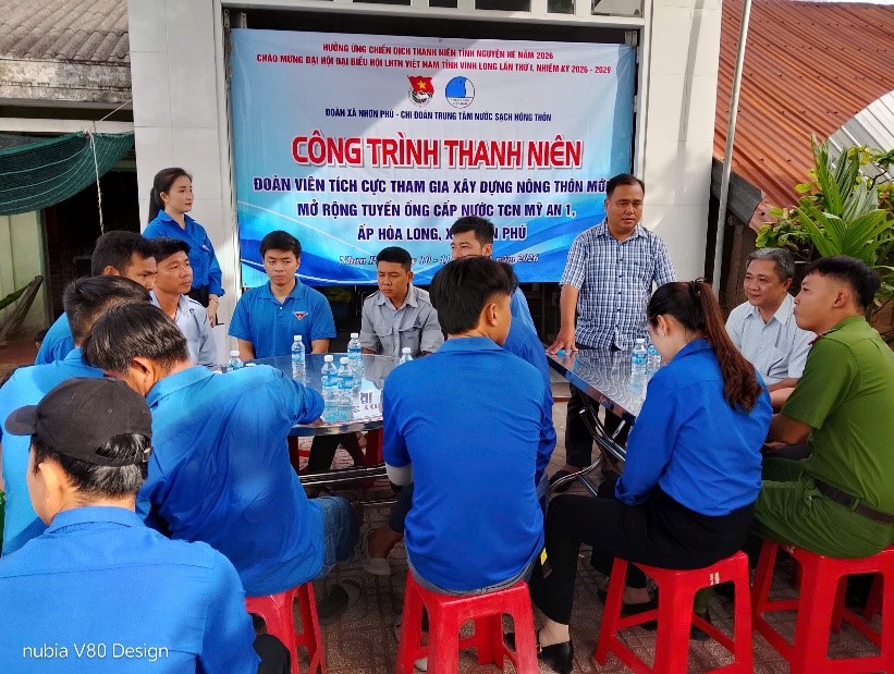 Ủy ban nhân dân xã Nhơn Phú phối hợp Trung tâm nước sạch nông thôn tổ chức khởi công công trình thanh niên “Mở rộng tuyến ống cấp nước TNC Mỹ An 1” tại ấp Hoà Long
