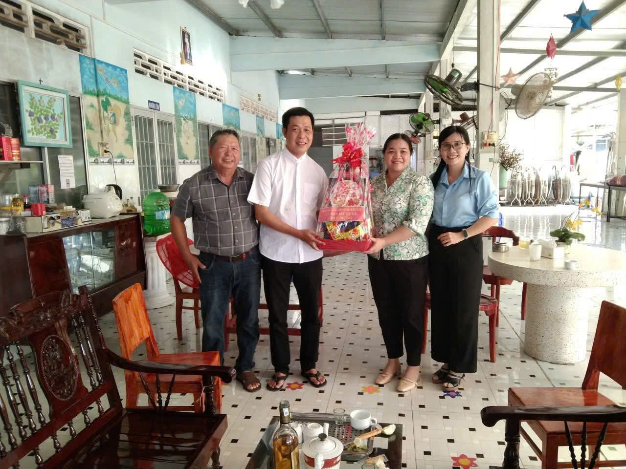 Nhơn Phú: Tổ chức hoạt động thăm, chúc mừng Lễ Chúa Phục sinh