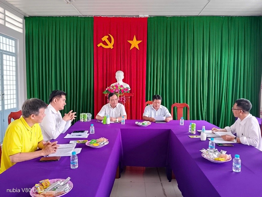 Ủy ban nhân dân xã Nhơn Phú phối hợp Công ty Cổ phần Đầu tư Dừa Bến Tre tổ chức buổi làm việc về việc xây dựng vùng nguyên liệu dừa hữu cơ và xây dựng chuỗi sản phẩm dừa bền vững để phục vụ xuất khẩu